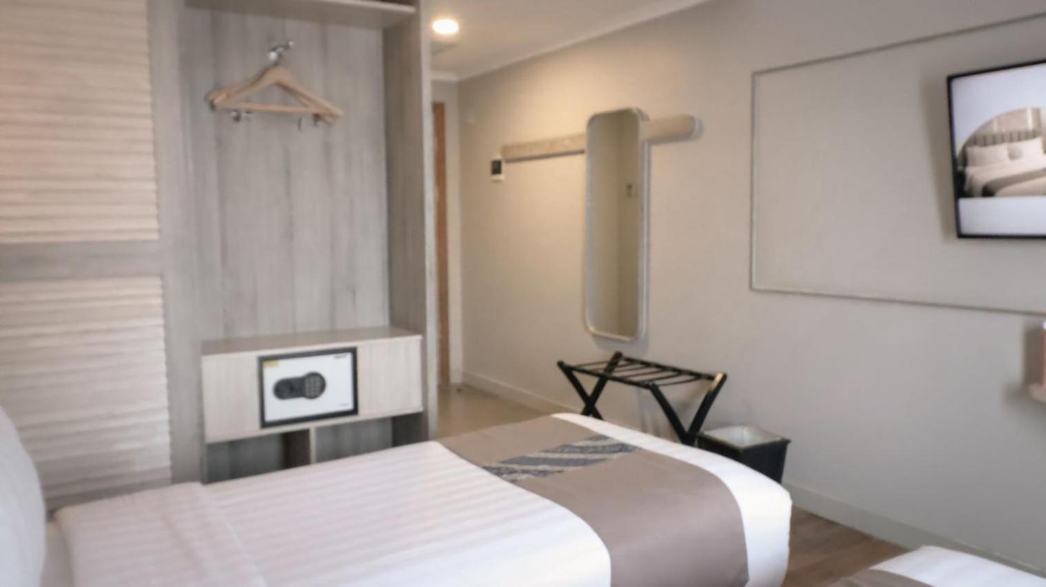 Solia Hotel Yosodipuro Surakarta  Exterior photo